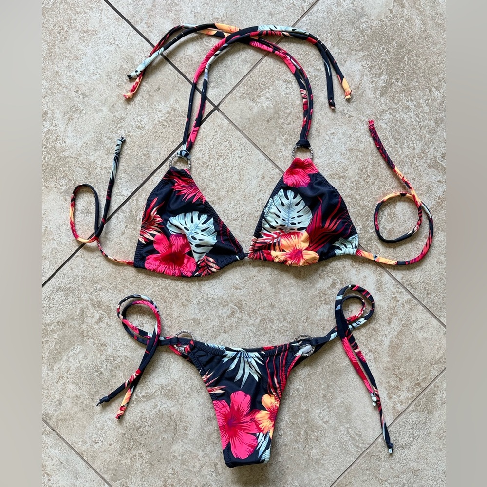 WaterLily String Bikini Swimsuit 2 Piece DD Top M Bottom Navy Pink Floral Cheeky